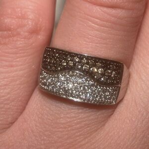 White and Black Diamond Wave Band Ring in .925 Sterling Silver